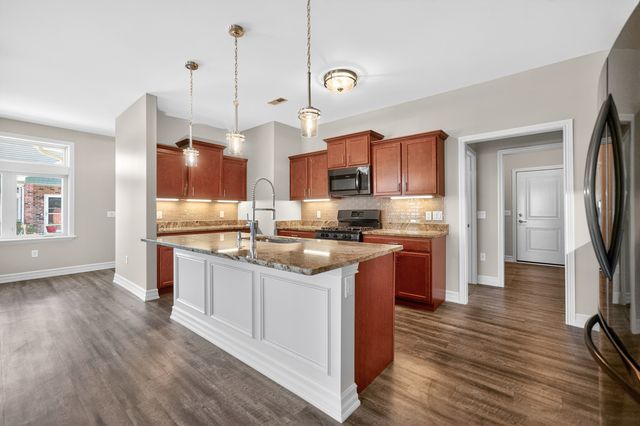 411 Stearn Drive 411, Genoa, IL 60135