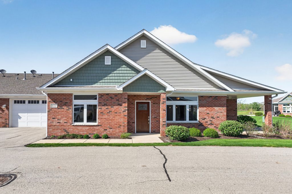 411 Stearn Drive 411, Genoa, IL 60135