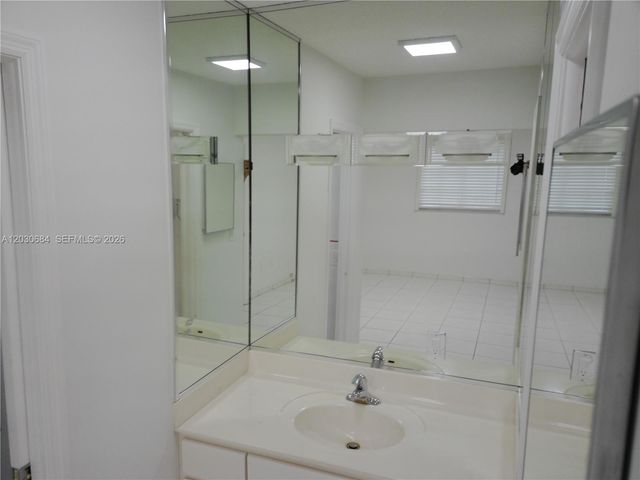 10812 SW 33rd St, Miami, FL 33165