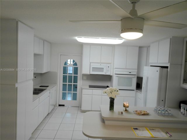 10812 SW 33rd St, Miami, FL 33165