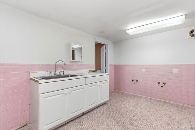 19621 Wood Street, Melvindale, MI 48122