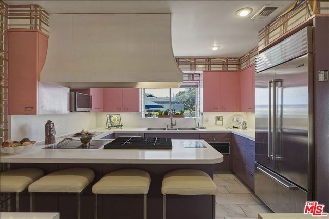 11359 Biona Drive, Los Angeles, CA 90066