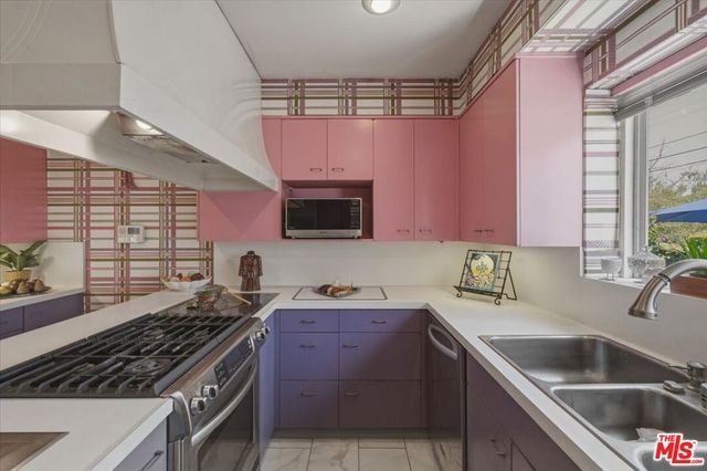 11359 Biona Drive, Los Angeles, CA 90066