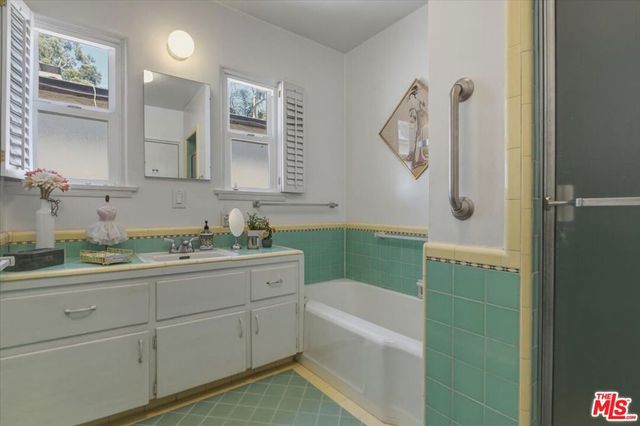 11359 Biona Drive, Los Angeles, CA 90066