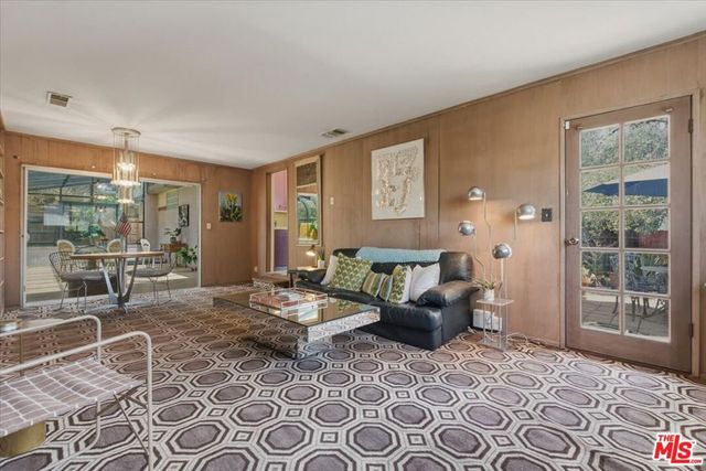 11359 Biona Drive, Los Angeles, CA 90066