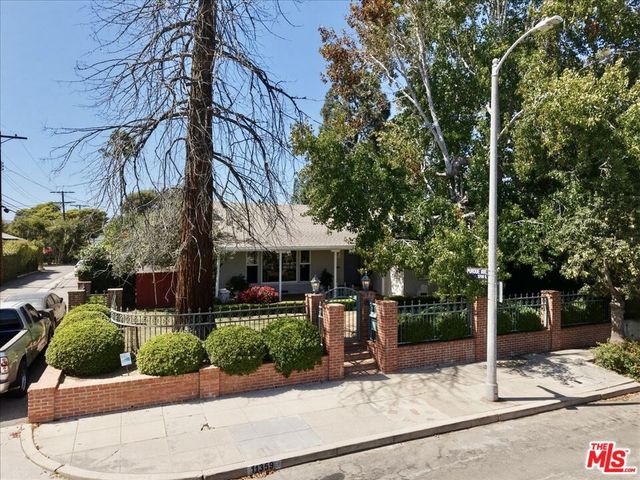 11359 Biona Drive, Los Angeles, CA 90066
