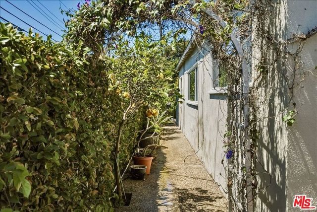 11359 Biona Drive, Los Angeles, CA 90066