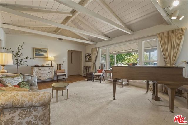 11359 Biona Drive, Los Angeles, CA 90066