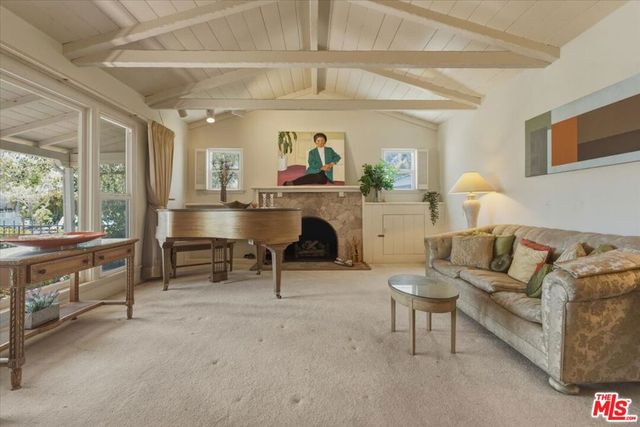 11359 Biona Drive, Los Angeles, CA 90066