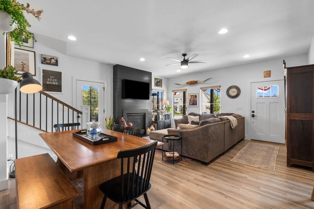 1085 E Valley Trail Drive, Republic, MO 65738