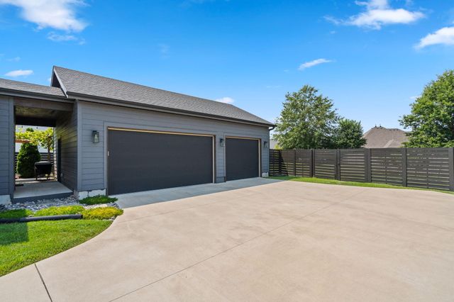 1085 E Valley Trail Drive, Republic, MO 65738