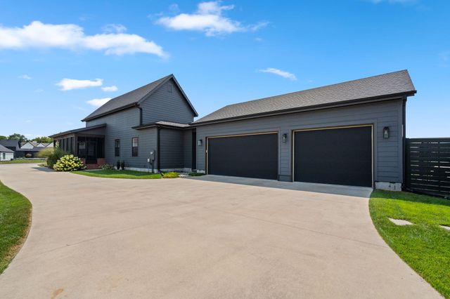 1085 E Valley Trail Drive, Republic, MO 65738