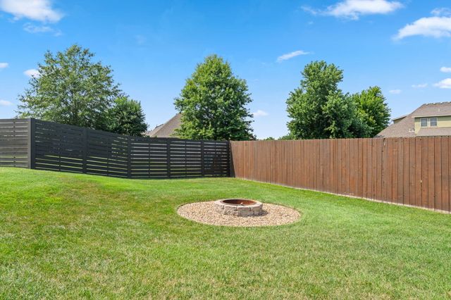 1085 E Valley Trail Drive, Republic, MO 65738