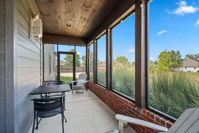 1085 E Valley Trail Drive, Republic, MO 65738