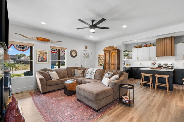 1085 E Valley Trail Drive, Republic, MO 65738