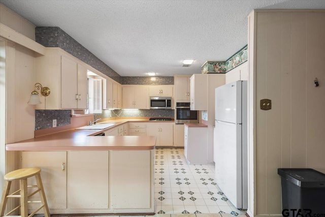 404 Marion Drive, Longview, TX 75602