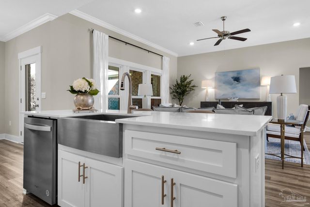 5912 Greenfield St, Pace, FL 32571