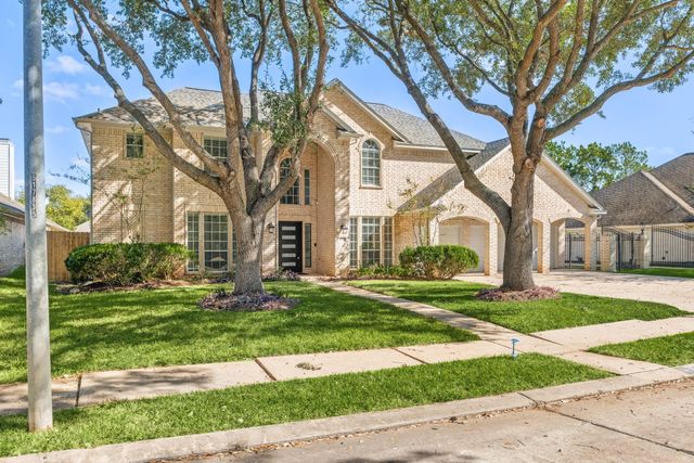 14910 Lake Woodbridge Court, Sugar Land, TX 77498