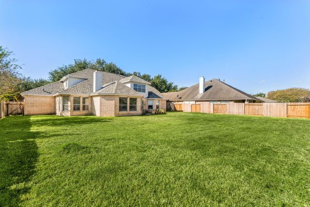 14910 Lake Woodbridge Court, Sugar Land, TX 77498
