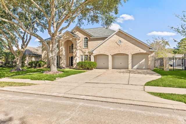 14910 Lake Woodbridge Court, Sugar Land, TX 77498