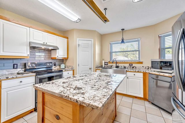 8147 Country Bay Blvd, Navarre, FL 32566