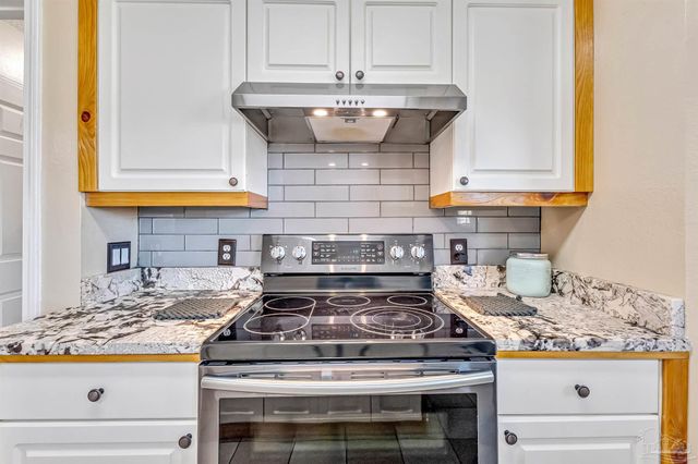 8147 Country Bay Blvd, Navarre, FL 32566