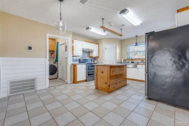 8147 Country Bay Blvd, Navarre, FL 32566