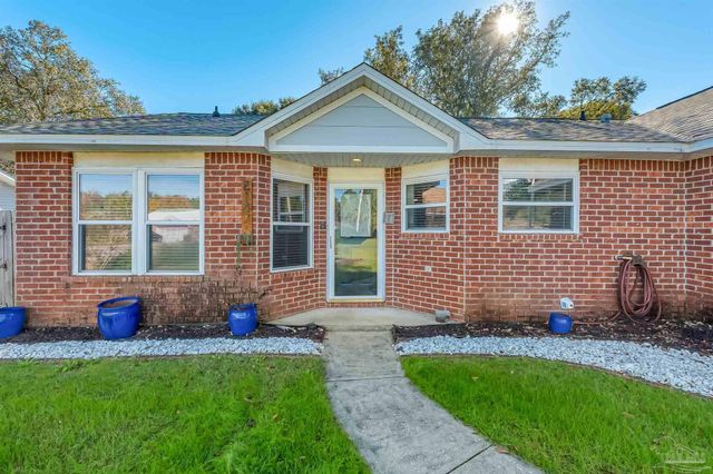 8147 Country Bay Blvd, Navarre, FL 32566