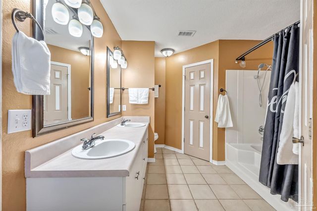 8147 Country Bay Blvd, Navarre, FL 32566