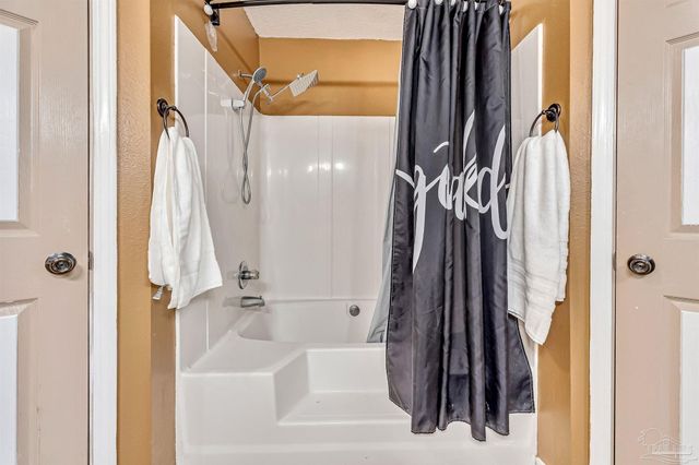 8147 Country Bay Blvd, Navarre, FL 32566