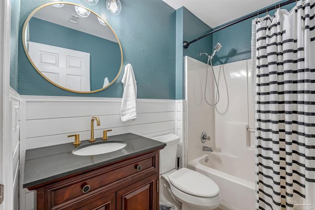 8147 Country Bay Blvd, Navarre, FL 32566