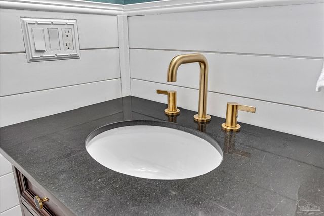 8147 Country Bay Blvd, Navarre, FL 32566