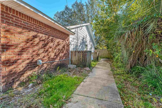 8147 Country Bay Blvd, Navarre, FL 32566