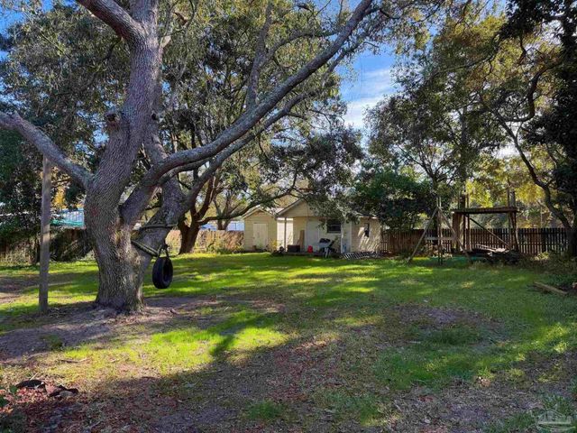 8147 Country Bay Blvd, Navarre, FL 32566