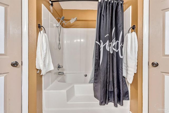 8147 Country Bay Blvd, Navarre, FL 32566