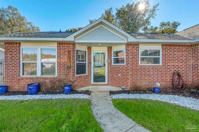 8147 Country Bay Blvd, Navarre, FL 32566