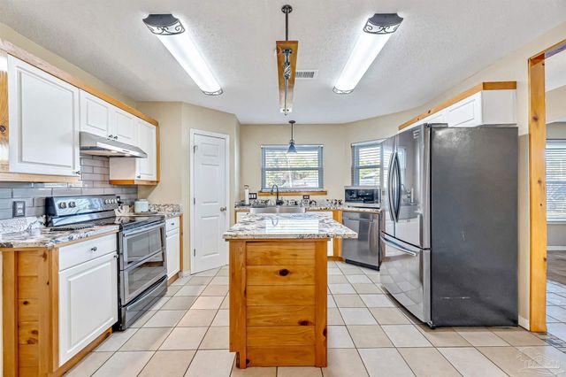 8147 Country Bay Blvd, Navarre, FL 32566