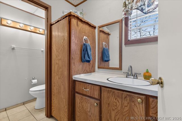 3801 E Mountain Road, Bartlesville, OK 74003