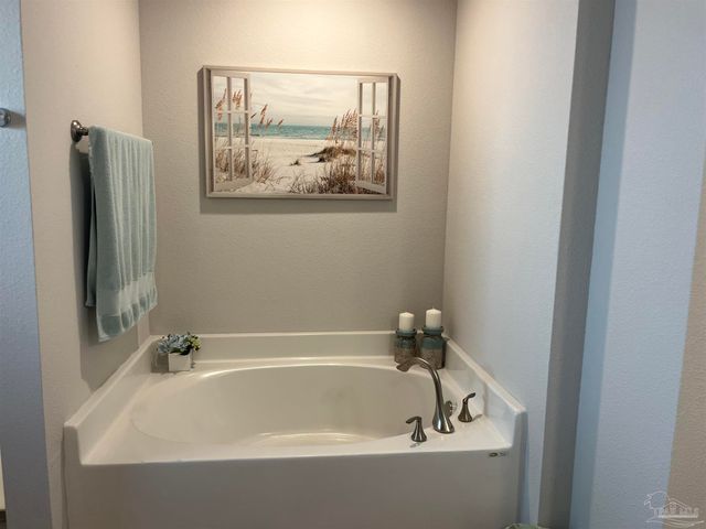 6100 Parsonage Cir, Milton, FL 32570