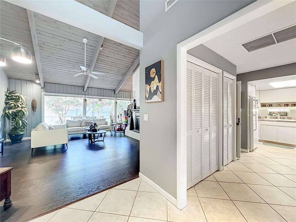 Image 2 of property listing at 104 JUNIPER LANE, Longwood, FL 32779