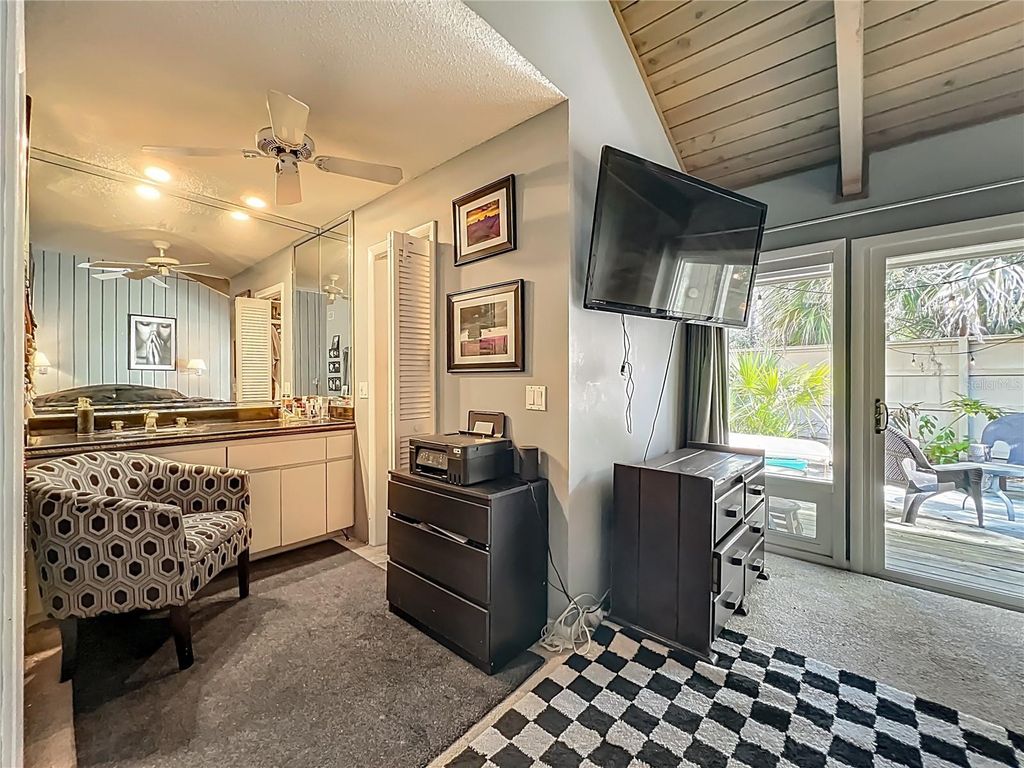 Image 13 of property listing at 104 JUNIPER LANE, Longwood, FL 32779