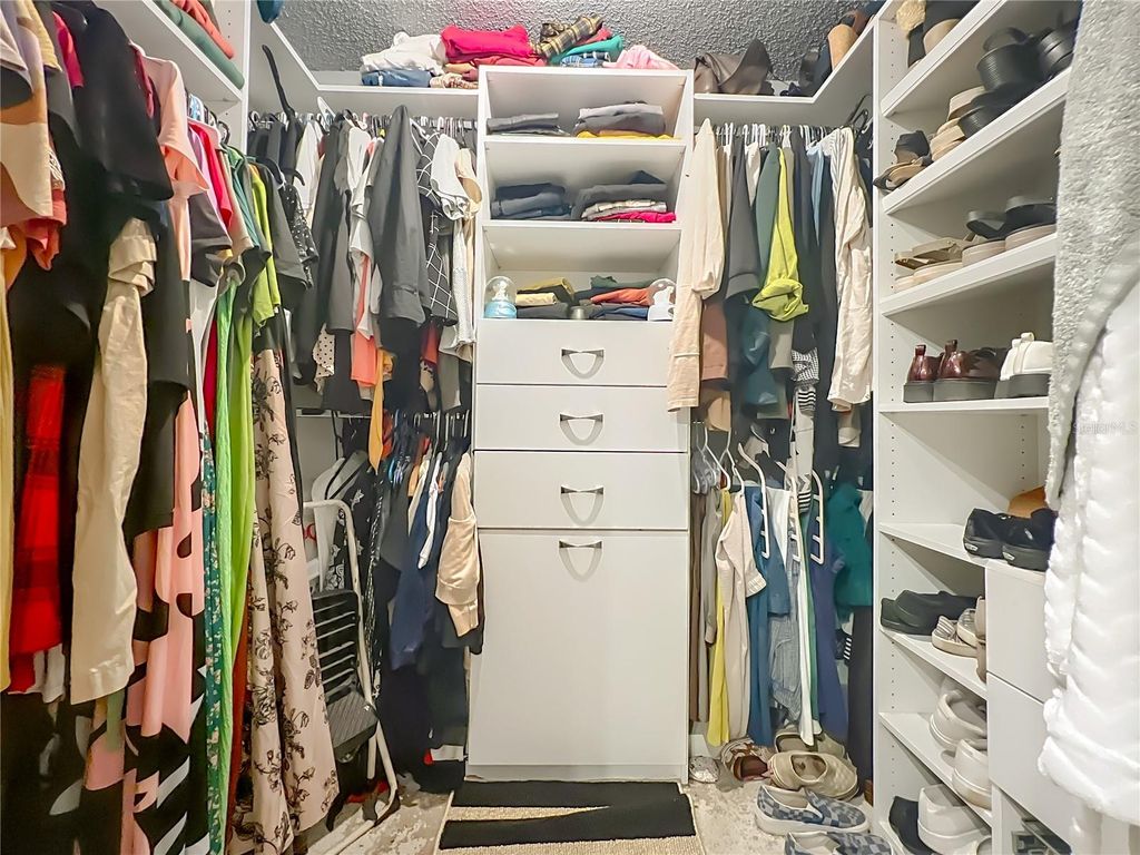 Image 15 of property listing at 104 JUNIPER LANE, Longwood, FL 32779