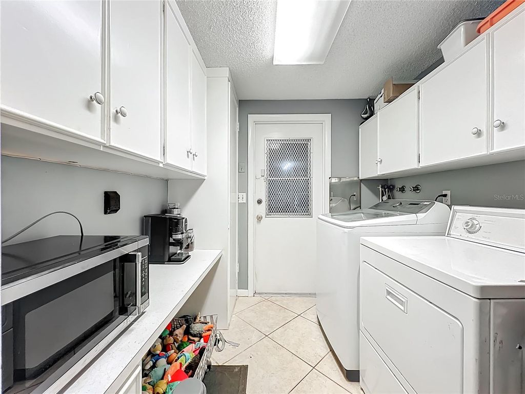 Image 16 of property listing at 104 JUNIPER LANE, Longwood, FL 32779