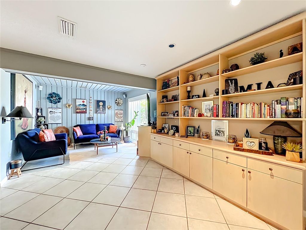 Image 17 of property listing at 104 JUNIPER LANE, Longwood, FL 32779