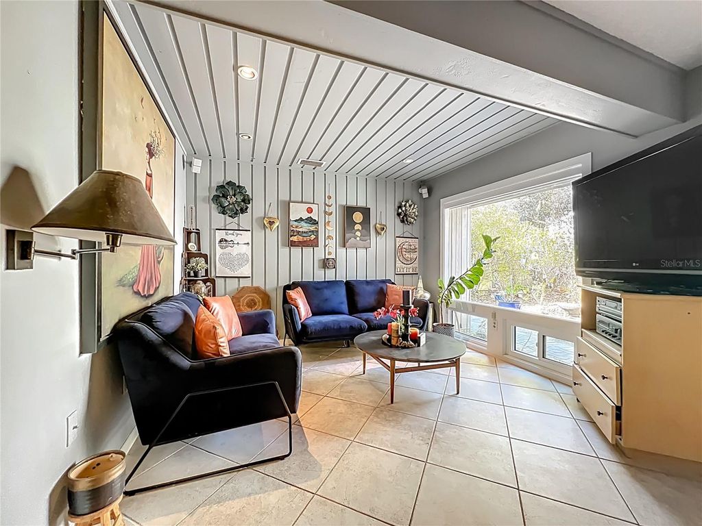 Image 19 of property listing at 104 JUNIPER LANE, Longwood, FL 32779