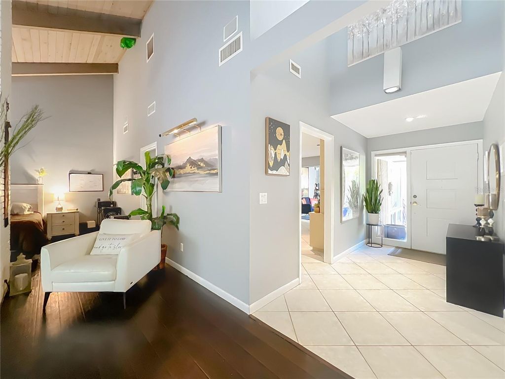 Image 4 of property listing at 104 JUNIPER LANE, Longwood, FL 32779