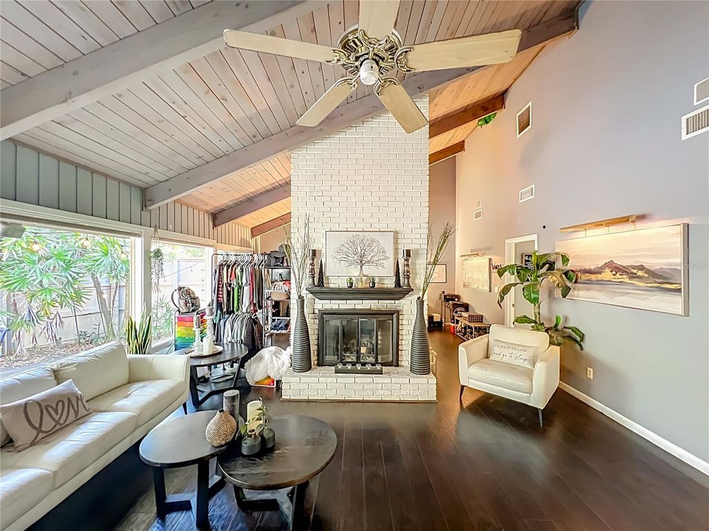 Image 6 of property listing at 104 JUNIPER LANE, Longwood, FL 32779