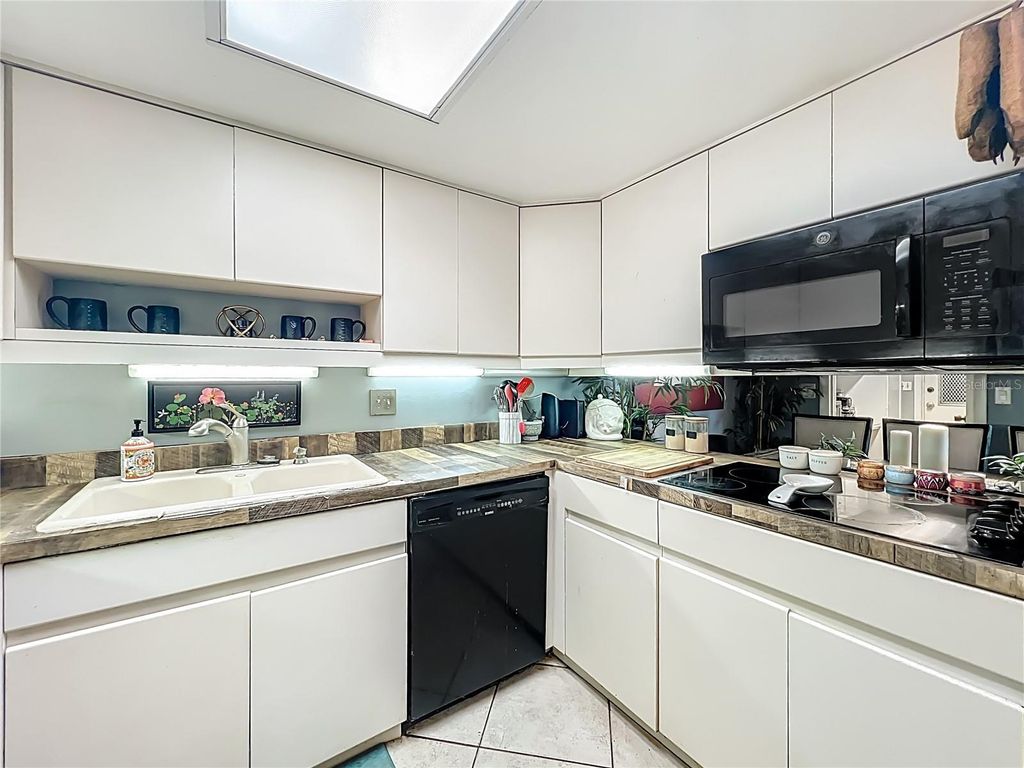 Image 9 of property listing at 104 JUNIPER LANE, Longwood, FL 32779