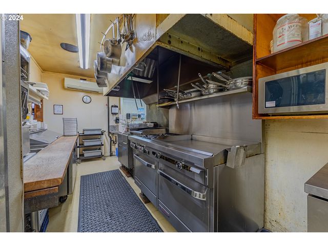 3030 OREGON Ave, Bandon, OR 97411