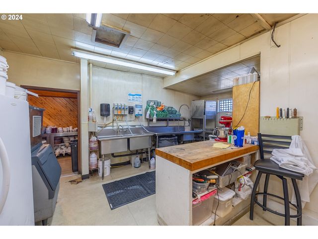 3030 OREGON Ave, Bandon, OR 97411